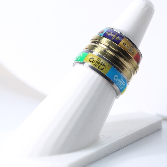 THREE Rings Display Included New! - Picture 2 of 4